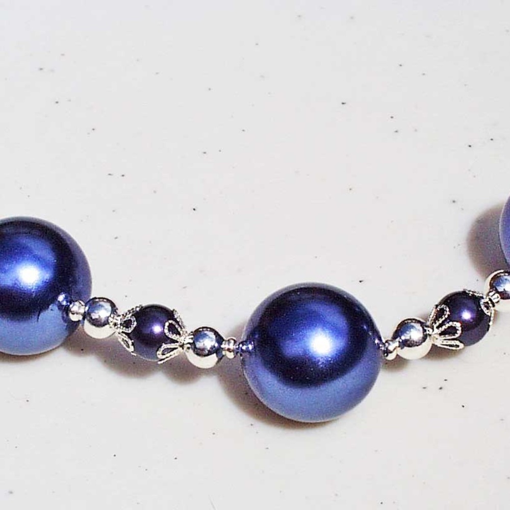 LARGE NAVY GLASS PEARLS WITH LIQUID SILVER TONE NECKLACE, 18 INCHES LONG, WITH